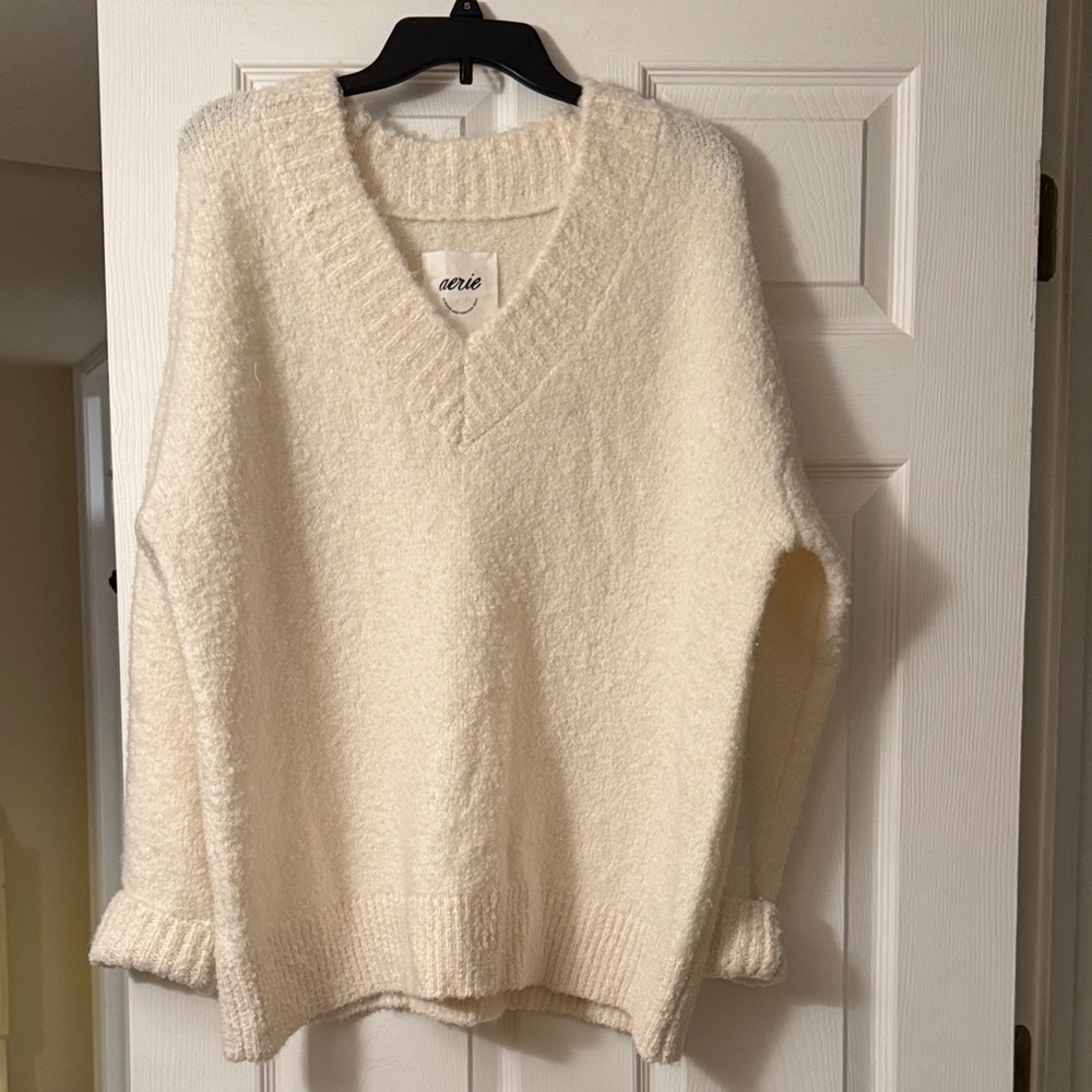 Aerie Women's V-Neck Cream Sweater